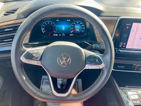 Used 2025 Volkswagen Atlas SE FWD image 15