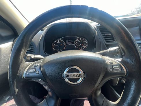Used 2019 Nissan Pathfinder S AWD/4WD image 16