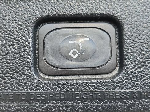 Used 2018 Ford Explorer Limited w/ Equipment Group 301A FWD image 14