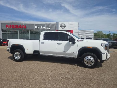 Used 2025 GMC Sierra 3500 Denali w/ Denali Reserve Package AWD/4WD image 8