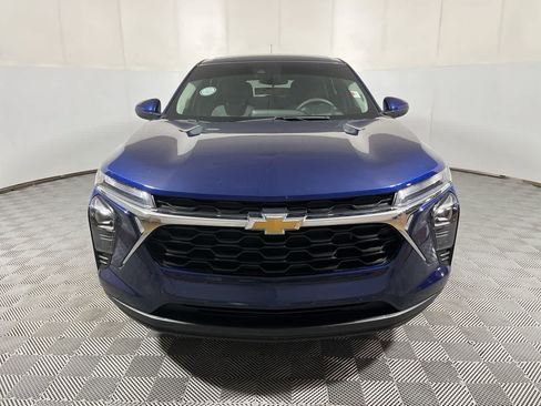 Used 2024 Chevrolet Trax LS w/ LS Convenience Package FWD image 3