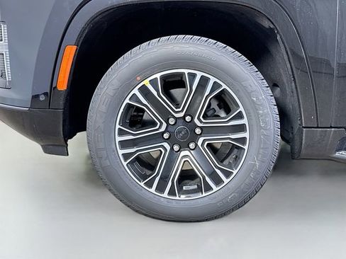 New 2026 Jeep Grand Wagoneer 4WD w/ Premium Group I image 34