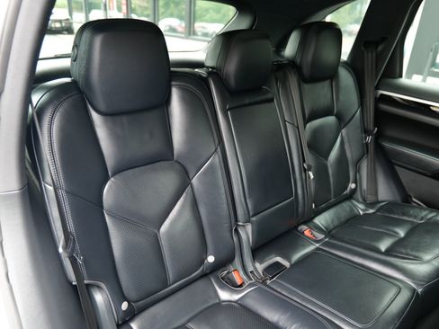 Used 2016 Porsche Cayenne image 44
