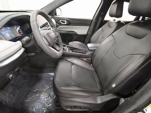 Used 2023 Jeep Compass Limited image 14