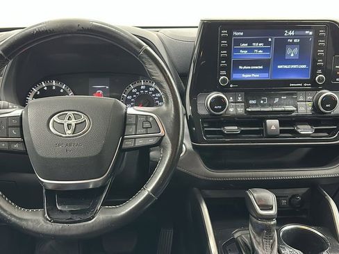 Used 2021 Toyota Highlander LE image 11