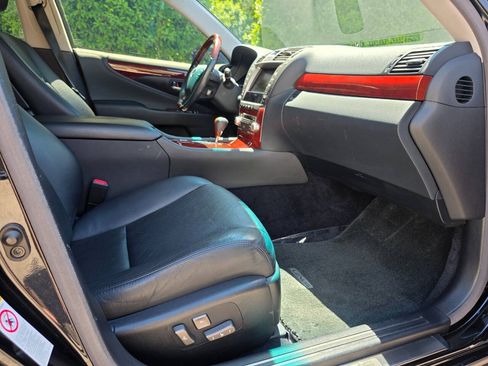 Used 2010 Lexus LS 460 w/ Luxury Value Edition RWD image 39