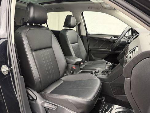 Used 2022 Volkswagen Tiguan SE image 31