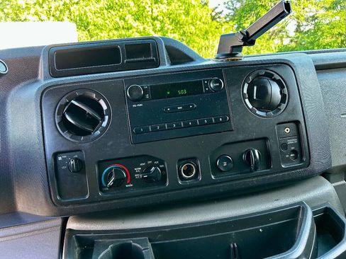 Used 2014 Ford E-250 and Econoline 250 w/ Power Group image 13