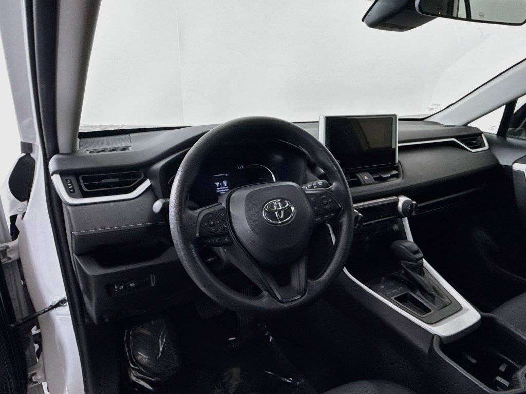 Used 2025 Toyota RAV4 XLE FWD image 9