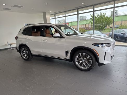 New 2026 BMW X5 xDrive50e AWD/4WD image 1
