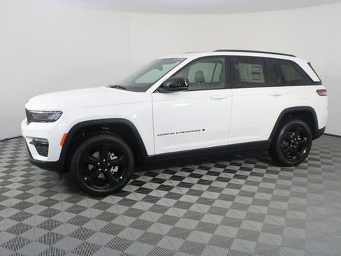 New 2025 Jeep Grand Cherokee Limited image 2