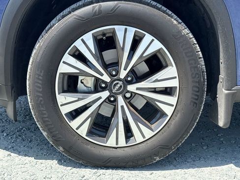 Used 2023 Nissan Rogue SV FWD image 12