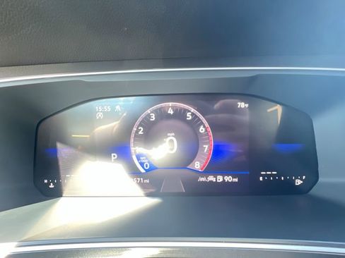 Certified 2024 Volkswagen Tiguan SE R-Line image 15