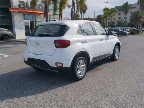 New 2026 Hyundai Venue SE image 7