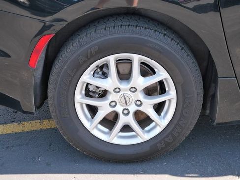Used 2023 Chrysler Pacifica Touring-L FWD image 5