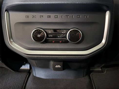 New 2025 Ford Expedition Max Platinum w/ Stealth Appearance Package image 18