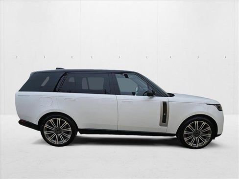 New 2025 Land Rover Range Rover SV AWD/4WD image 4