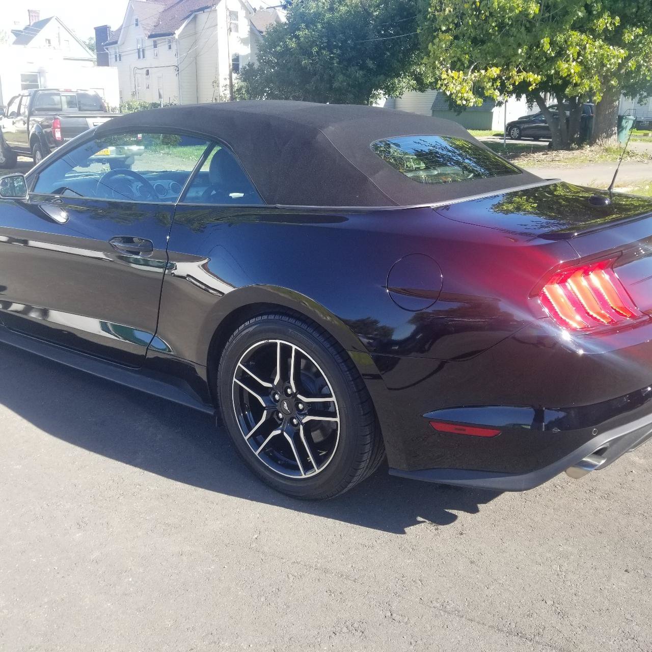Used 2020 Ford Mustang Premium RWD image 3