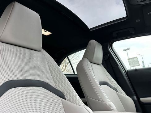 Used 2019 Lexus UX 250h image 18