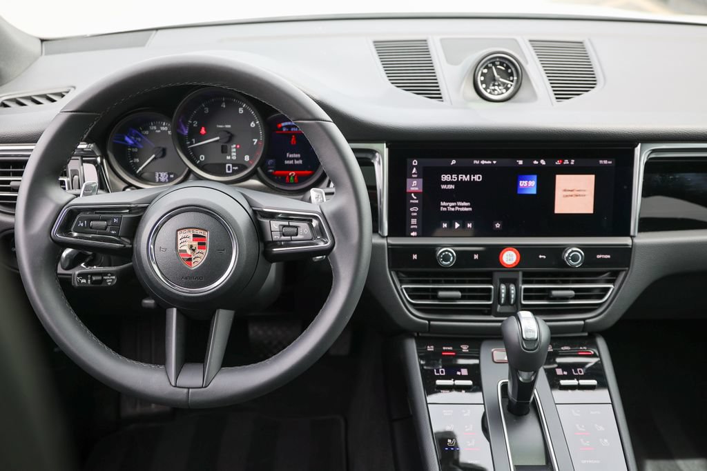 Certified 2026 Porsche Macan AWD/4WD image 10