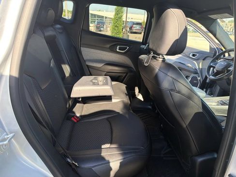 Used 2024 Jeep Compass Latitude AWD/4WD image 12