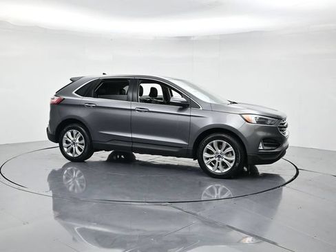Used 2022 Ford Edge Titanium AWD/4WD image 3
