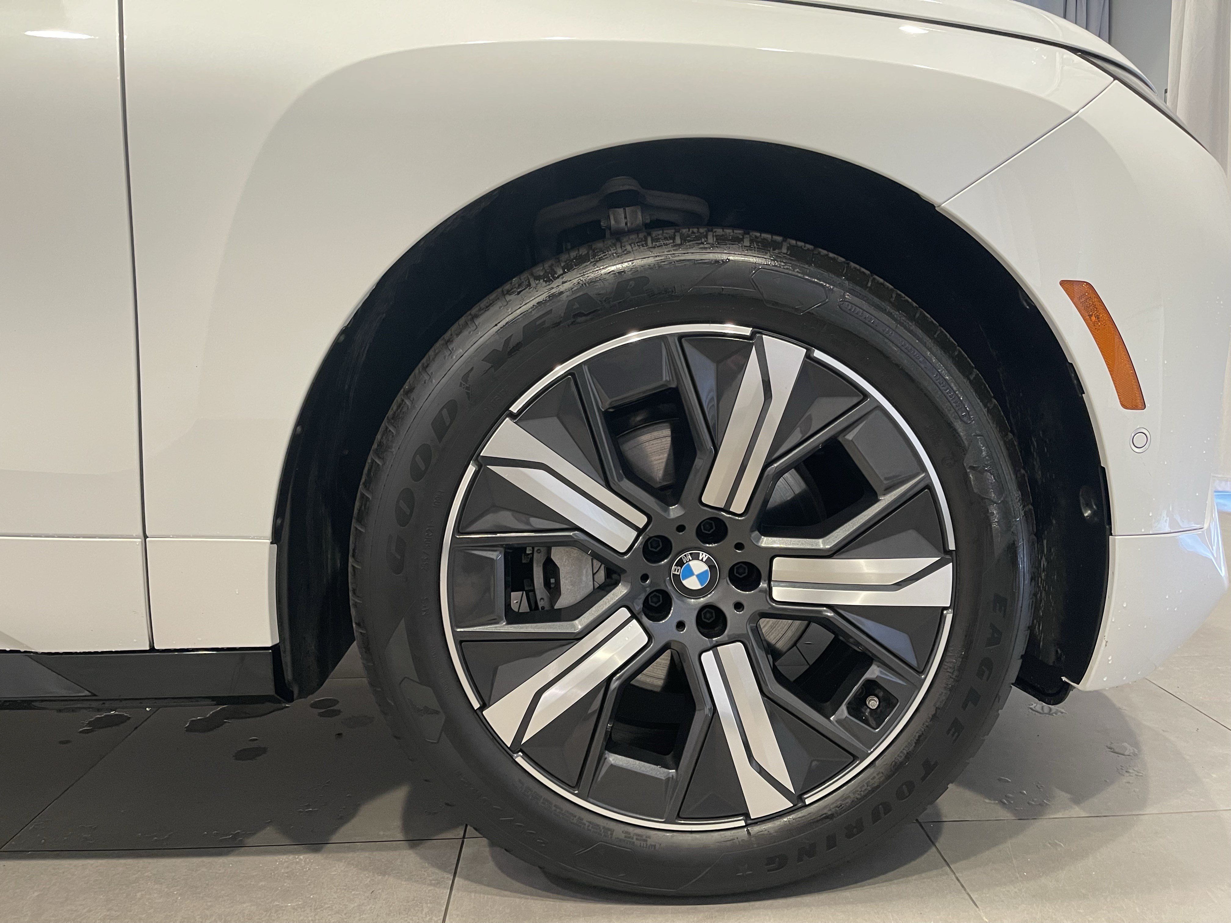 Used 2026 BMW iX xDrive45 w/ Premium Package AWD/4WD image 10