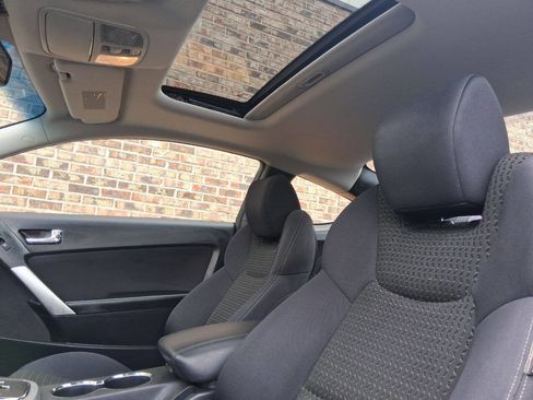 Used 2010 Hyundai Genesis 2.0T RWD image 11