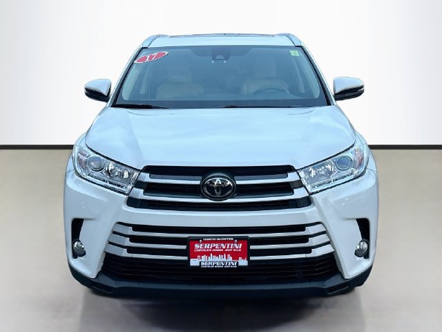 Used 2017 Toyota Highlander XLE AWD/4WD image 3