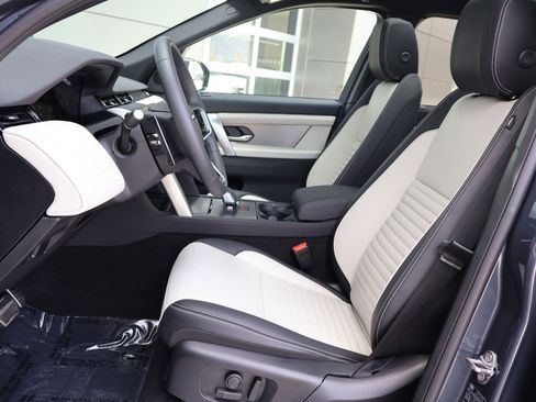 Certified 2025 Land Rover Discovery Sport Dynamic SE AWD/4WD image 24