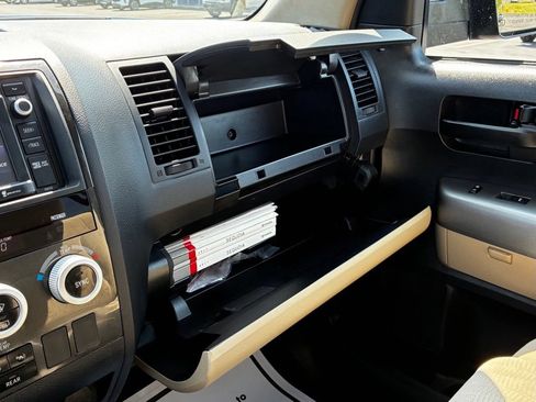Used 2017 Toyota Sequoia SR5 AWD/4WD image 28