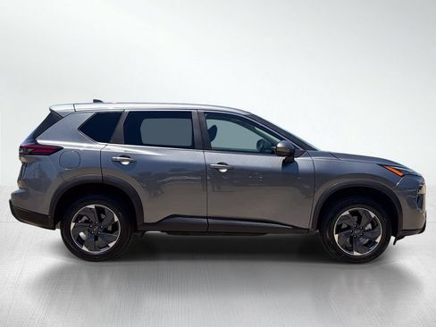 Used 2025 Nissan Rogue SV FWD image 10