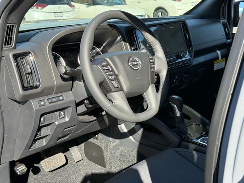 New 2026 Nissan Frontier SV w/ SV Convenience Package image 3