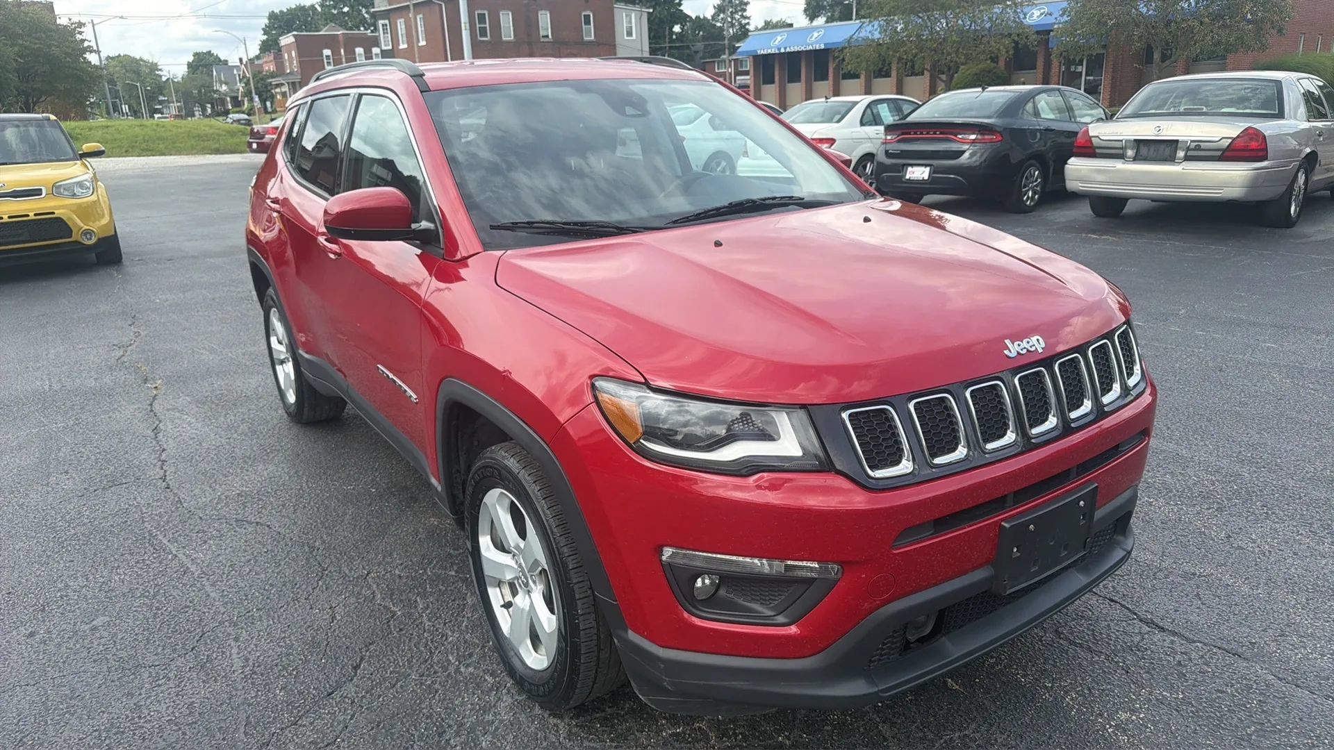 Used 2018 Jeep Compass Latitude w/ Popular Equipment Group AWD/4WD image 3