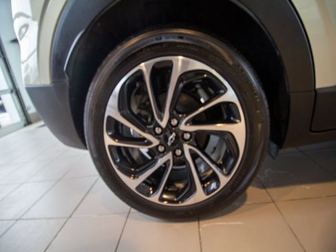 Used 2023 Chevrolet Bolt EUV Premier w/ Sun & Sound Package image 27