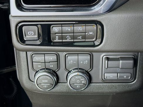 New 2026 GMC Yukon Denali w/ Denali Reserve Package AWD/4WD image 12