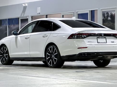 Used 2024 Honda Accord Touring image 3