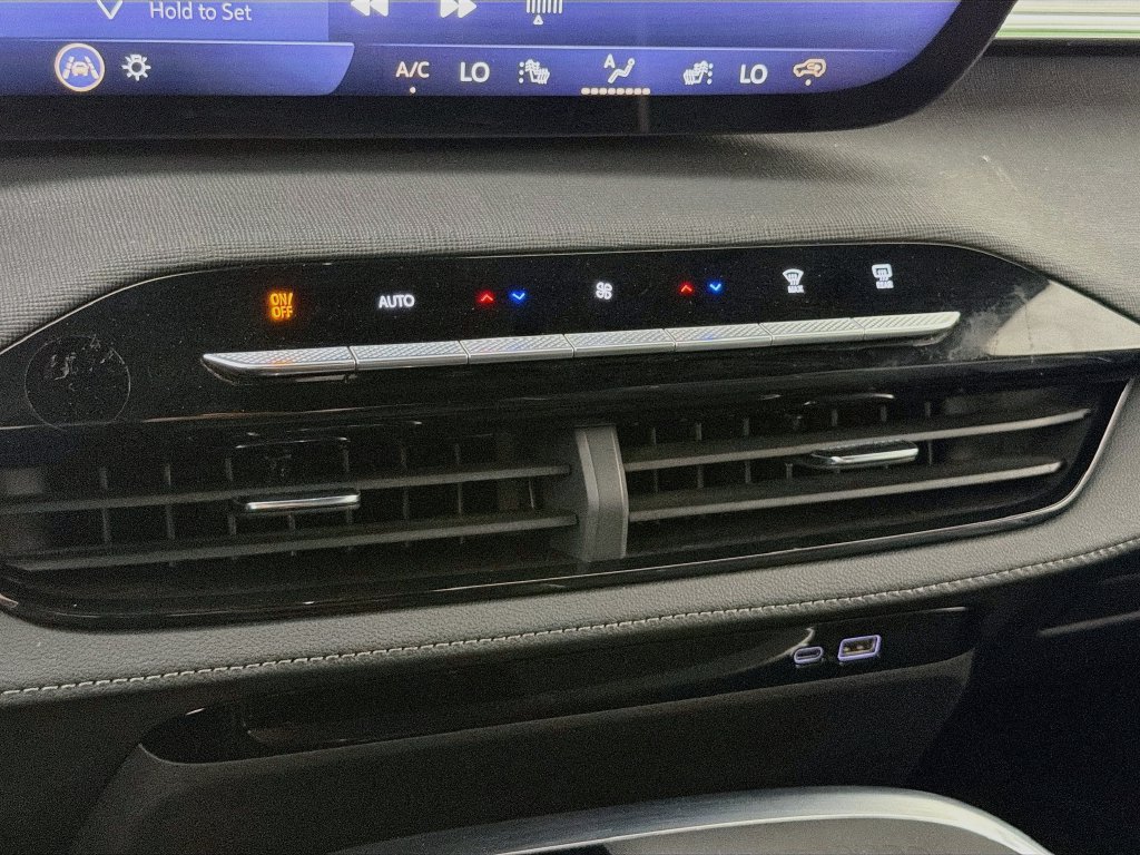 Used 2025 Buick Enclave Preferred AWD/4WD image 20
