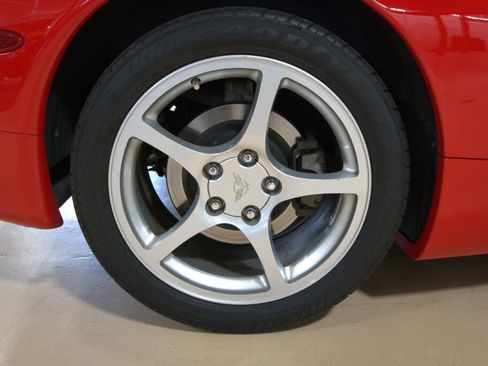 Used 2000 Chevrolet Corvette Coupe w/ Roof Pkg image 27