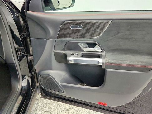 Used 2022 Mercedes-Benz GLB 250 image 26