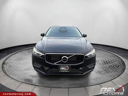 Used 2018 Volvo XC60 T5 Momentum w/ Vision Package AWD/4WD image 8