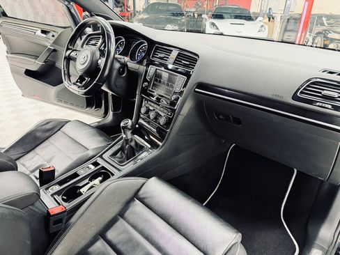 Used 2016 Volkswagen Golf R 4-Door image 32