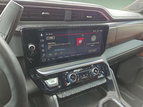 Used 2025 GMC Sierra 2500 Denali Ultimate image 16