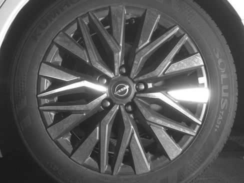 Used 2025 Nissan Altima 2.5 SV FWD image 14