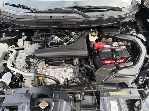 Used 2017 Nissan Rogue SV image 9