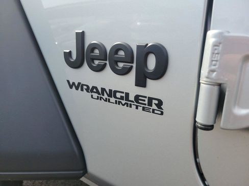 Used 2022 Jeep Wrangler Unlimited Sport AWD/4WD image 8