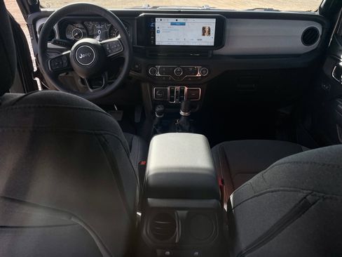 Used 2025 Jeep Gladiator Sport AWD/4WD image 21