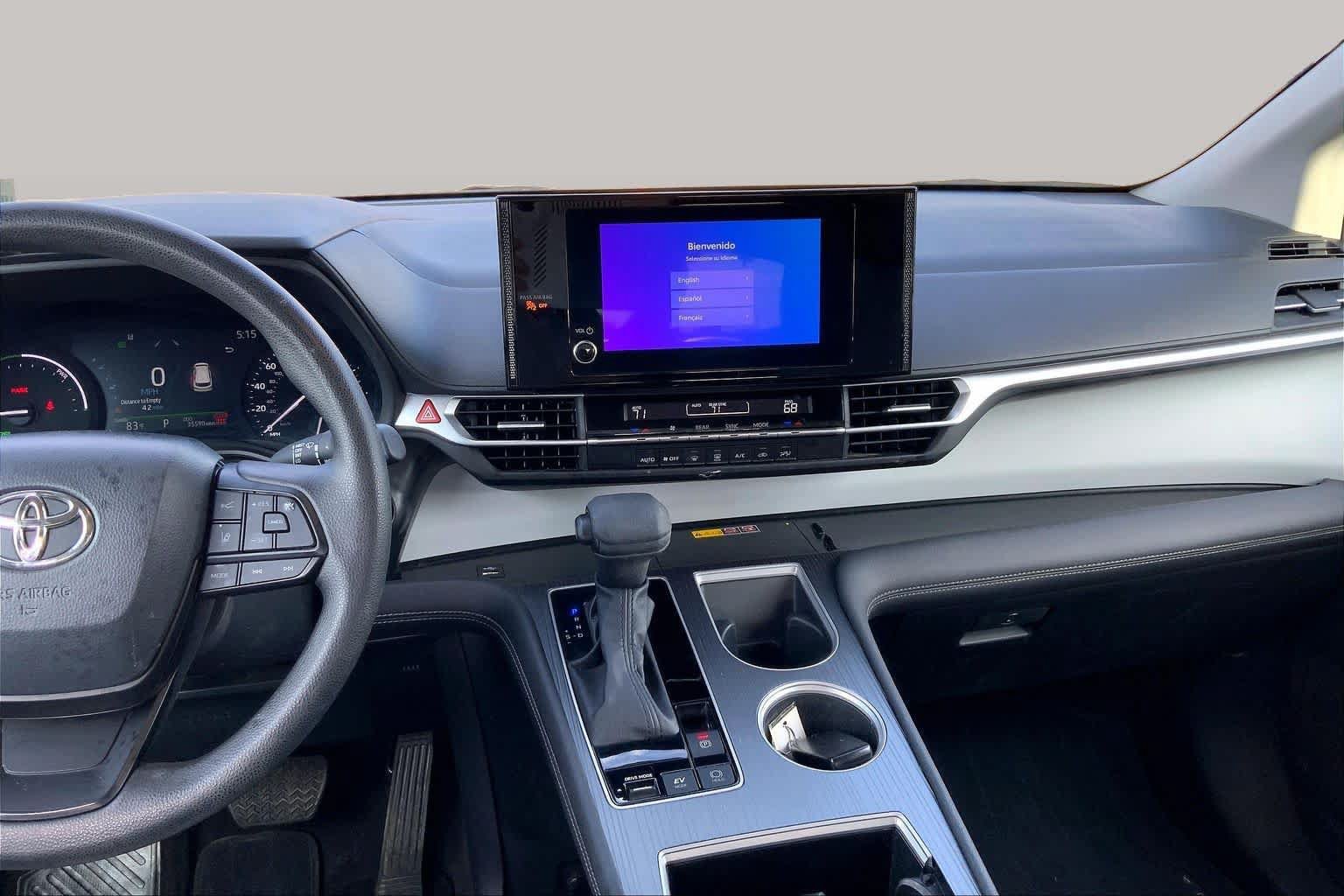 Certified 2025 Toyota Sienna LE w/ LE Plus Package FWD image 7