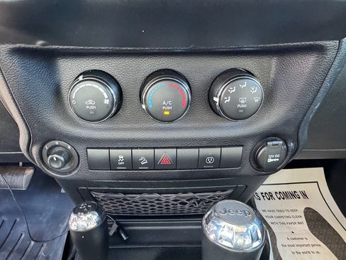 Used 2018 Jeep Wrangler Unlimited Sahara AWD/4WD image 21