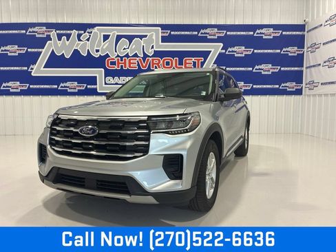Used 2025 Ford Explorer Active AWD/4WD image 1